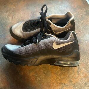 Nike Boys Youth Black and White Sneakers